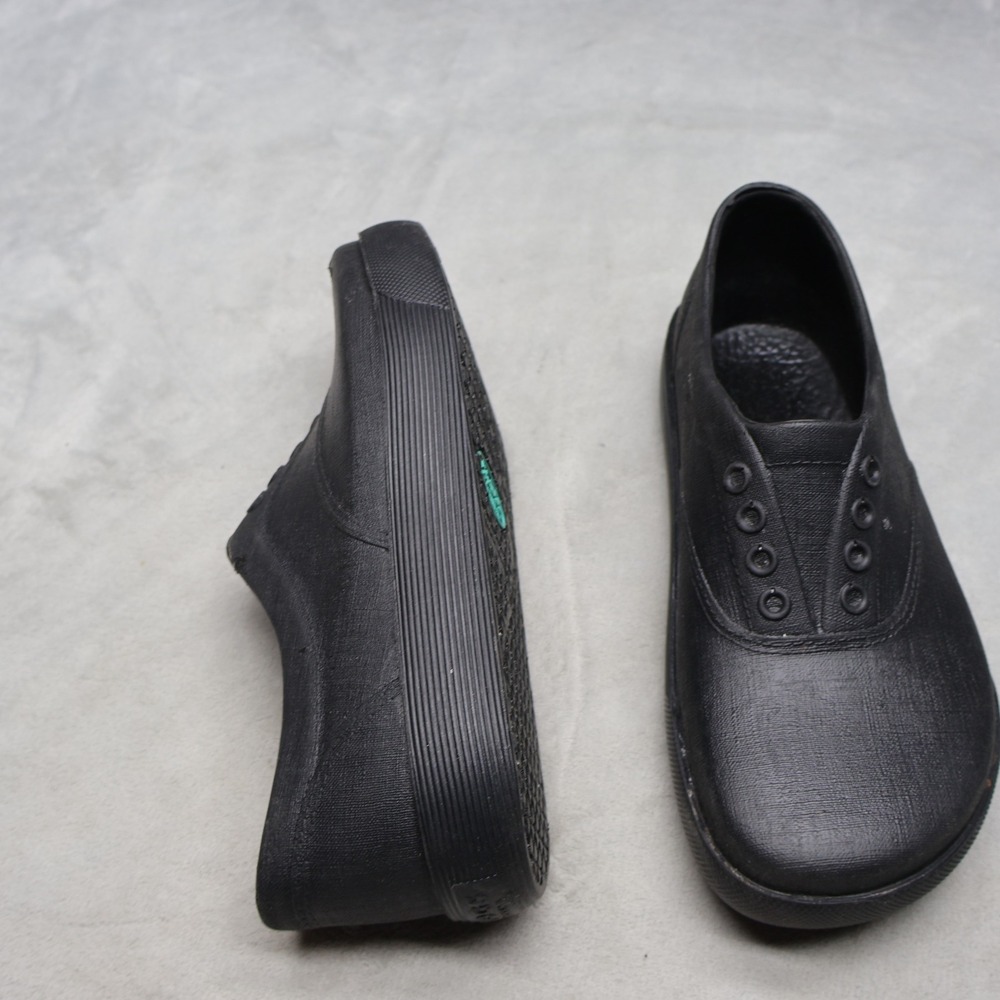 KLOGS Footwear Men 9 Shark Clogs Black Rubber Waterproof Slip Resistant USA Made